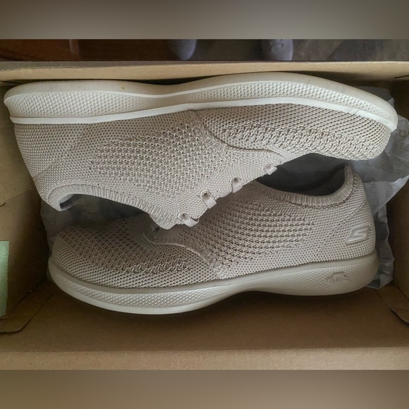 Women’s On the go Skechers Size 6 Taupe New - Picture 10 of 12